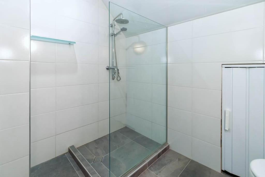 Sunny 2-Bedroom Maisonette Varna & Parking 외부 사진